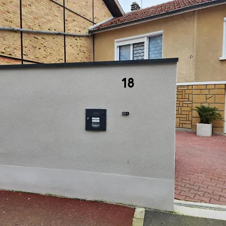 Studio, Pas De Collocation Possible Warmeriville Exterior photo