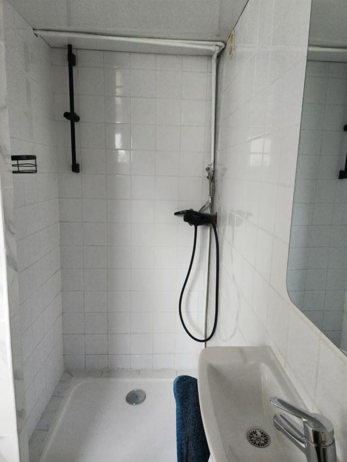 Studio, Pas De Collocation Possible