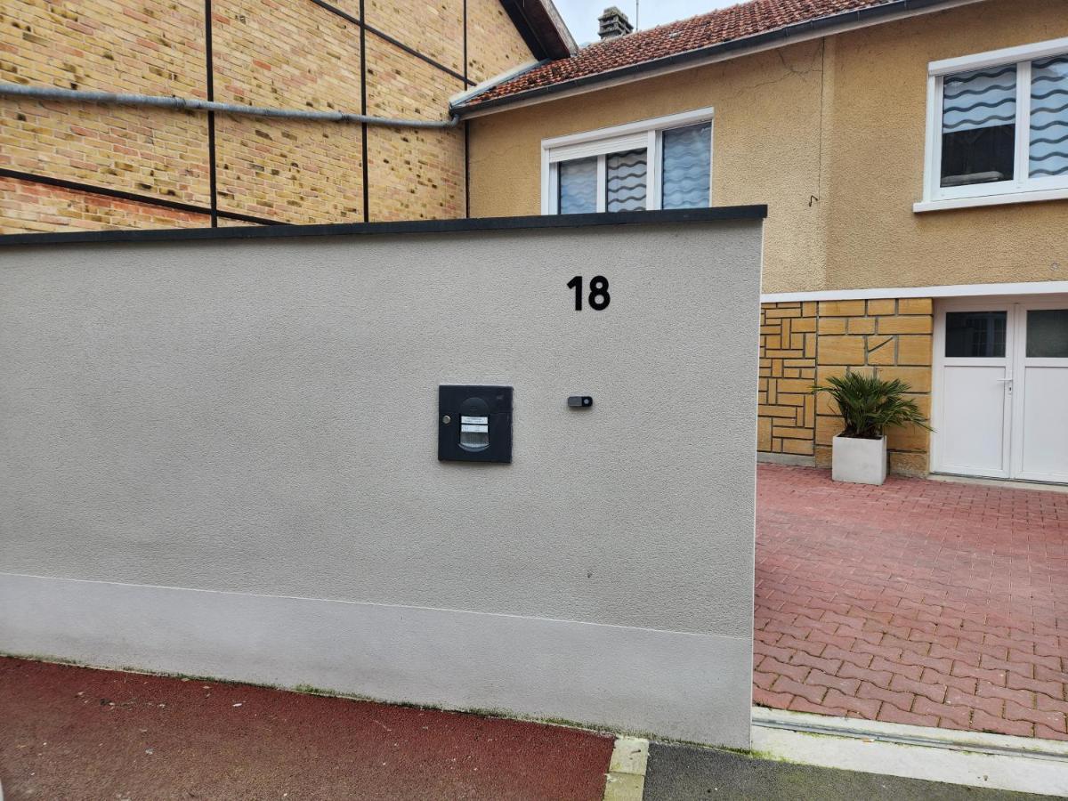 Apartment Studio, Pas De Collocation Possible *